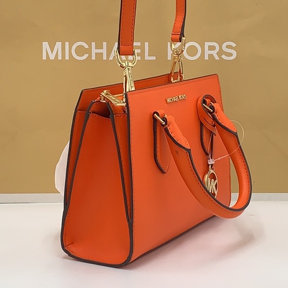 MICHAEL KORS SHEILA SMALL CENTER
ZIP SATCHEL/CROSSBODY POPPY
COLOR - Picture 4 of 16